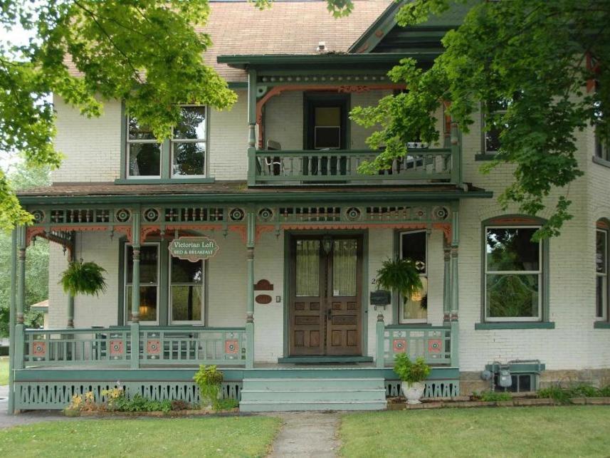 Victorian Loft Bed and breakfast 2*