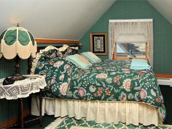Victorian Loft Bed & Breakfast 2*